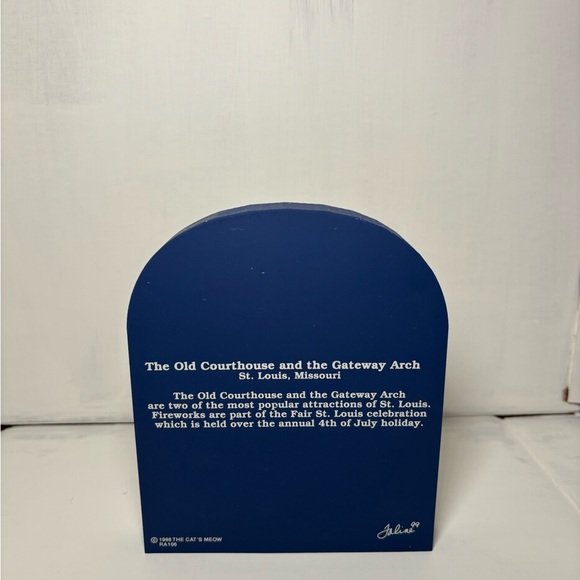 Cats Meow The Old Courthouse And The Great Arch - Picture 3 of 3